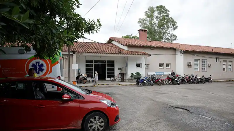 Joven golpeó, tomó del cuello y atacó con un cuchillo a su padre