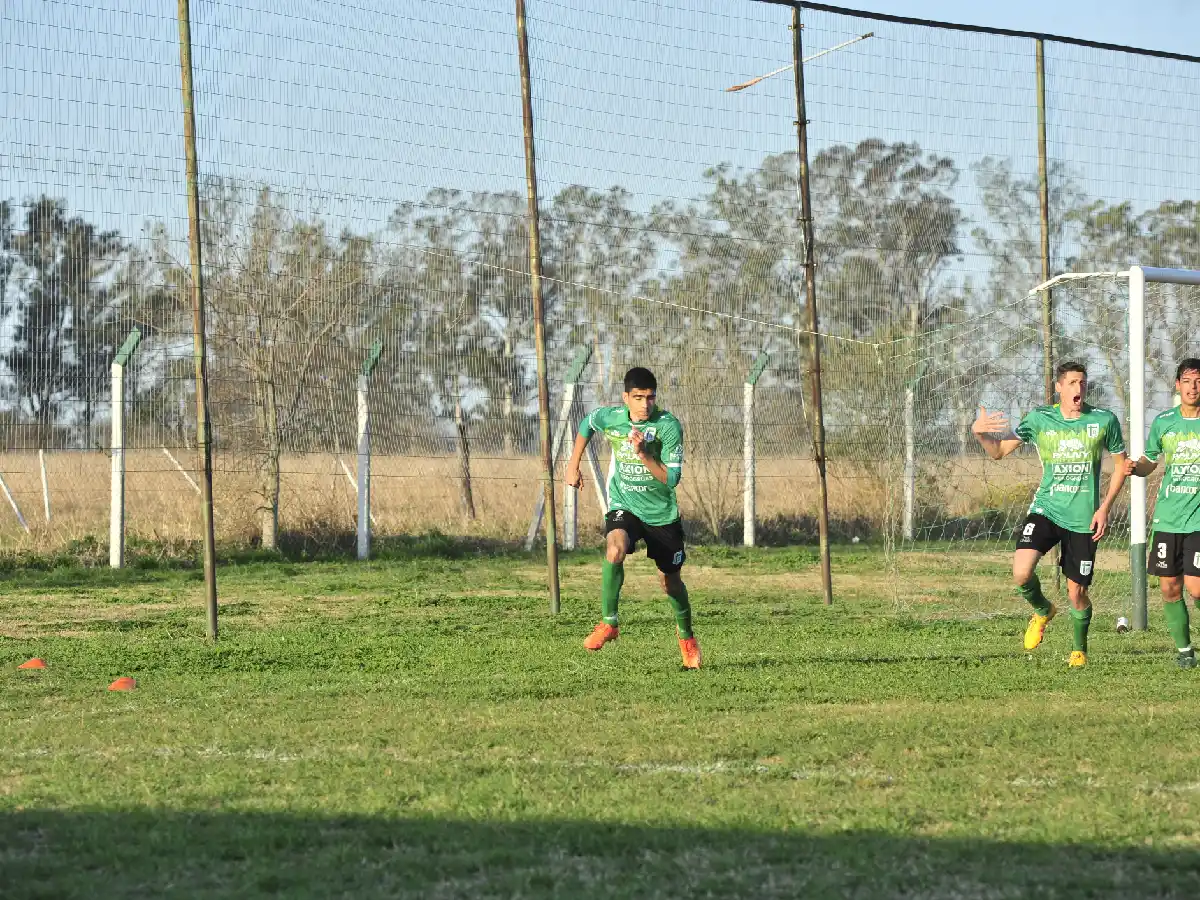 Liga Regional: Antártida y Sportivo se adelantan