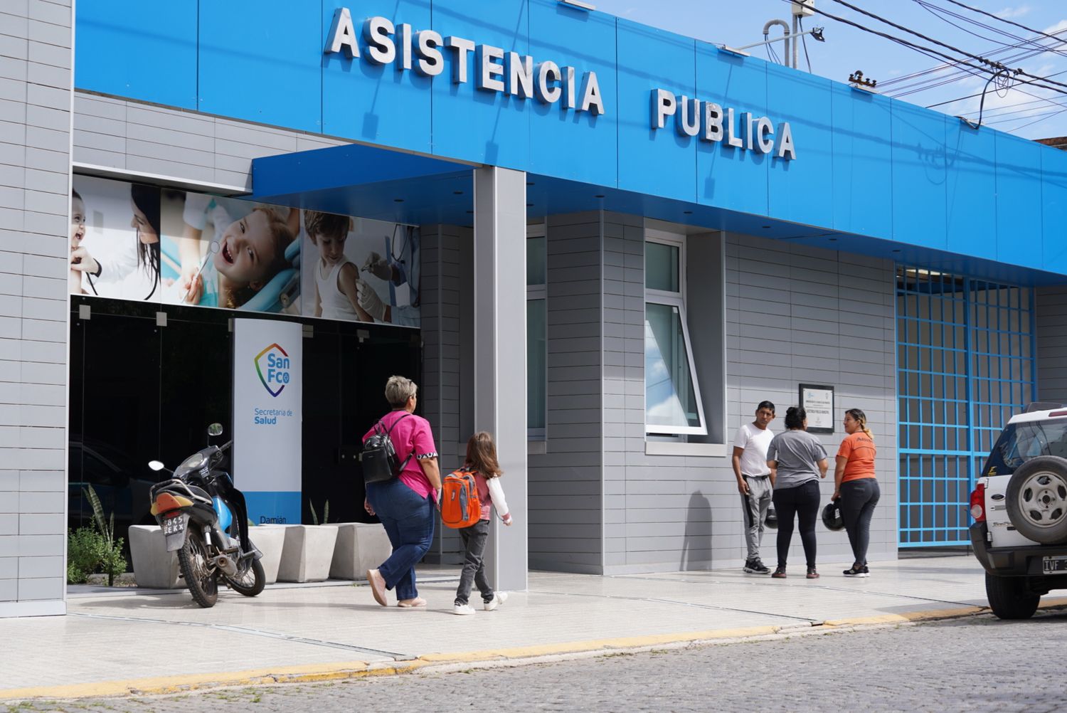 Los adolescentes de la ciudad ya reciben }sus dosis contra el dengue