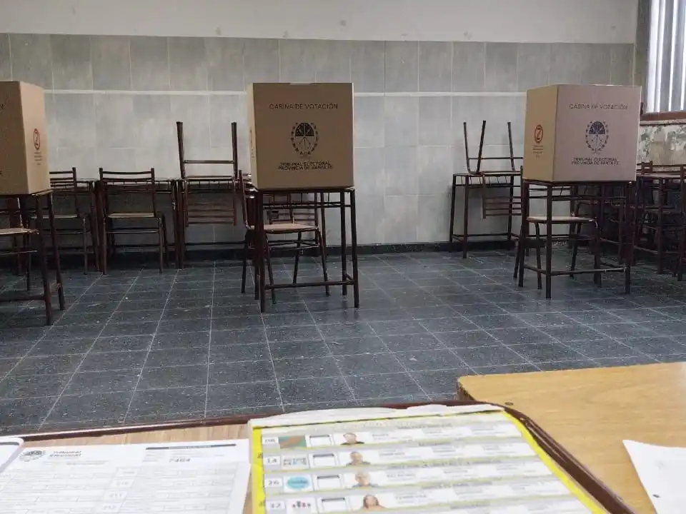 Una de las mesas del Colegio Industrial, con asistencia de poco más del 40% de votantes. Foto: Gentileza