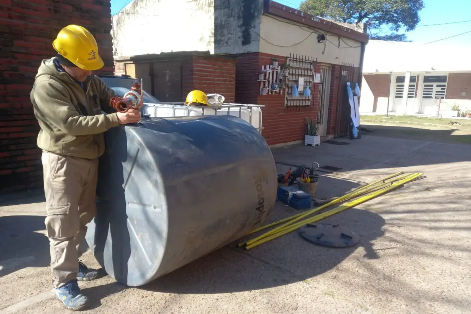 Iniciaron obras en la Escuela de Tablas para mejorar el sistema de provisión de agua