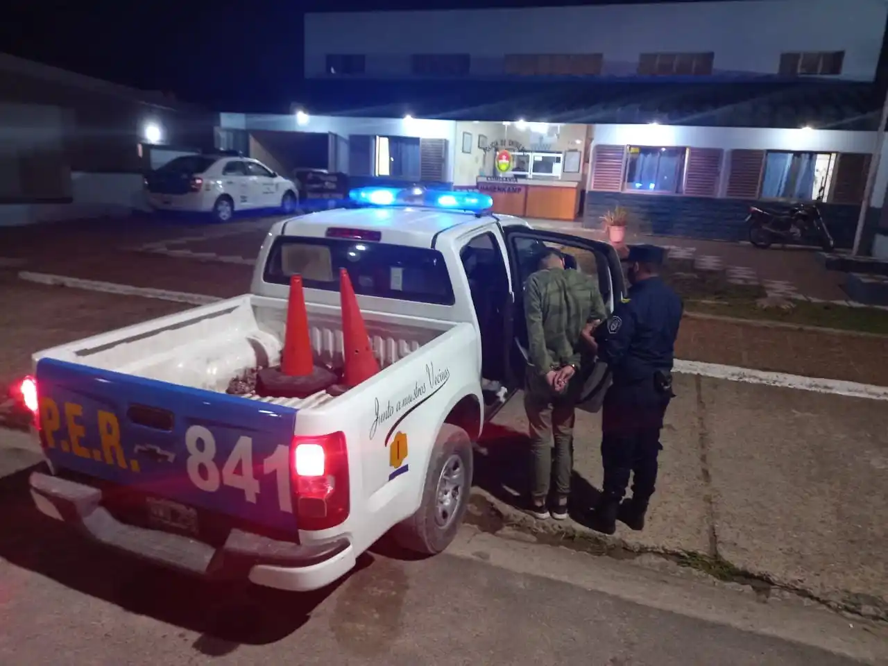 Merodeaban el barrio probando ingresar a robar en las casas