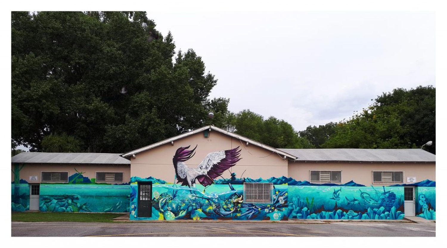 Un nuevo mural decora un espacio especial en la zona del Dique del Fuerte