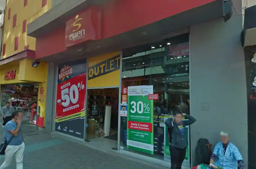 Por prevención, Open Sports cierra uno de sus locales