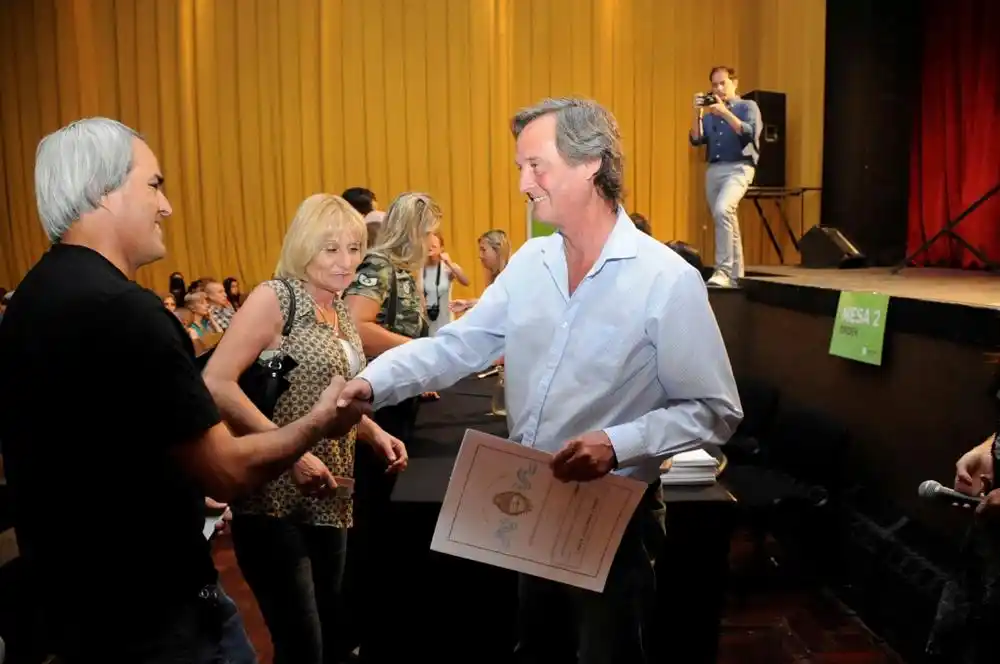 Provincia y Municipio entregaron escrituras a vecinos de distintos barrios