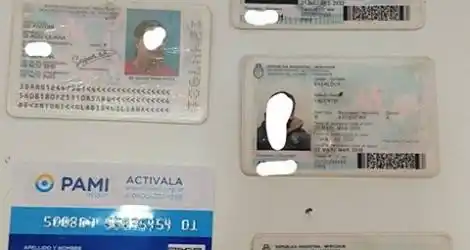 Documentos olvidados en una librería