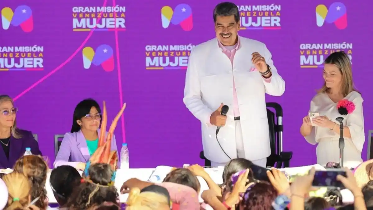 PARIENDO PERO… Maduro anunció la entrega de 10 millones de dólares a 33.000 emprendedoras