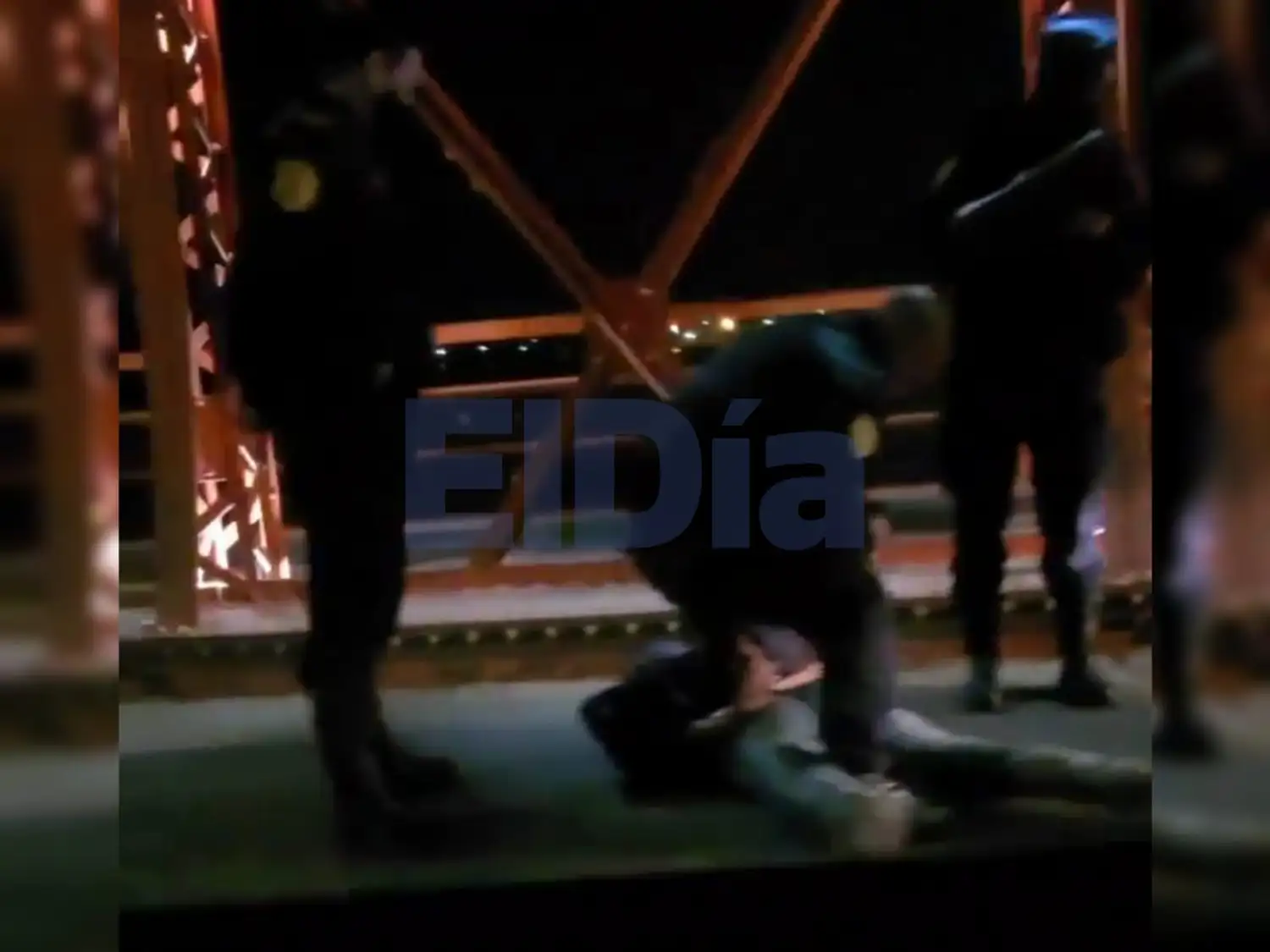 Detuvieron a un "violento" en el medio del Puente Méndez Casariego