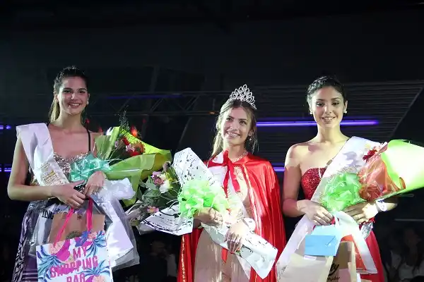 Teresa Villalba es la Reina del 55º Desfile de Carrozas 
