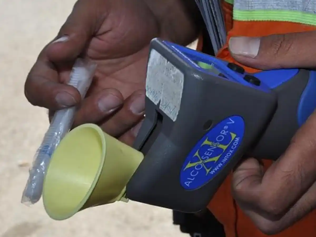 Proponen controles de alcoholemia al ingreso del colegio en Córdoba 