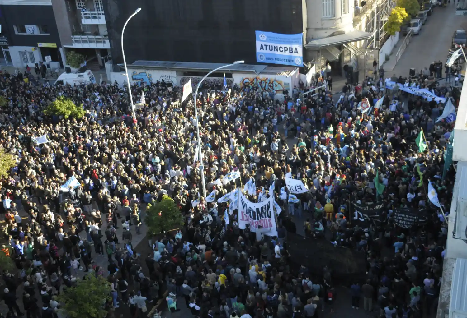 Los docentes universitarios convocaron a un paro por 24 horas