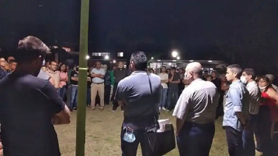 Una obra de cordón cuneta que causa discrepancias