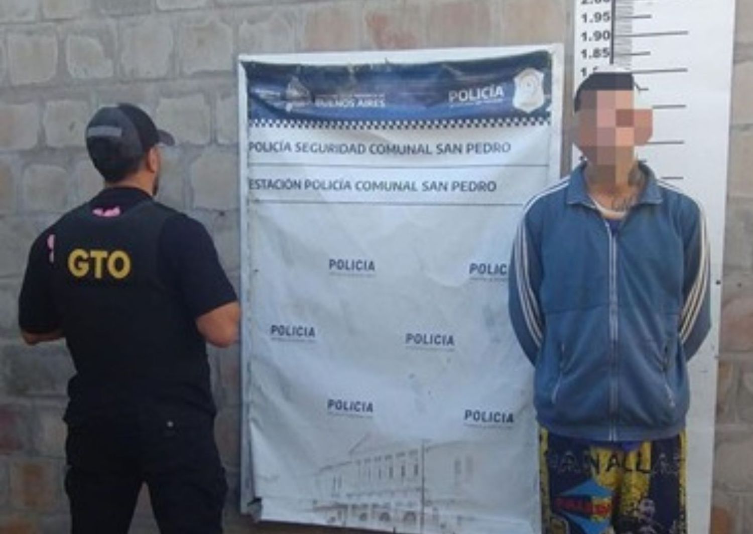 Aprehendido cuando escapaba tras robar aberturas de una obra