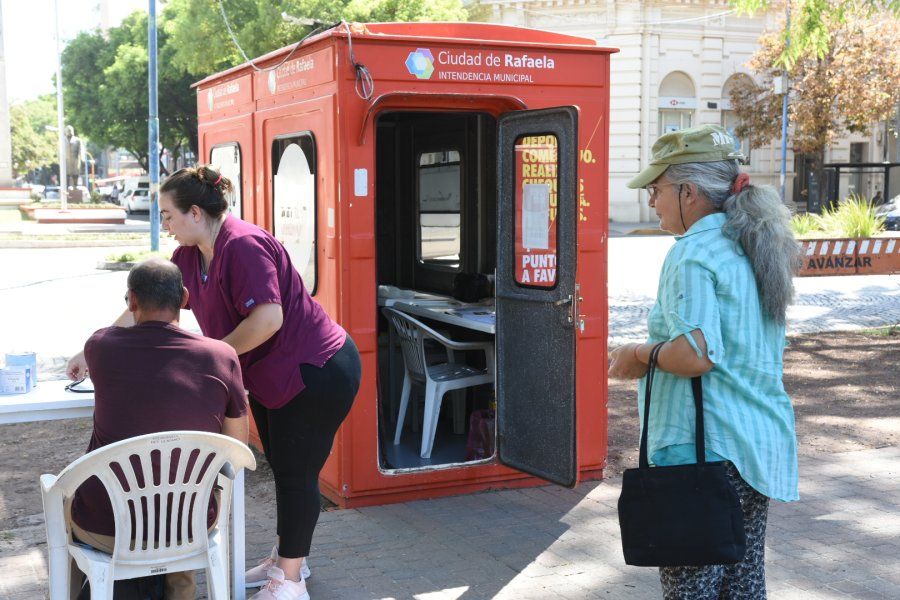 Siguen los controles gratuitos en el punto sano de la Plaza 25 de Mayo