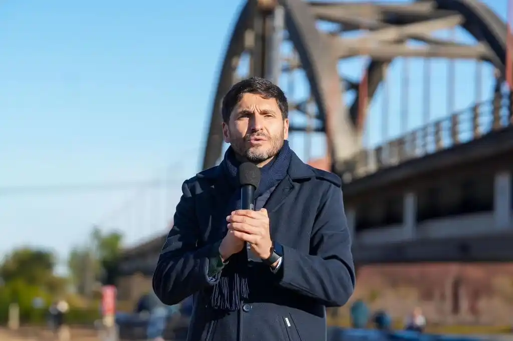 “Necesitamos no solo que se mantenga el esquema de baja de retenciones, sino que se eliminen”, sostuvo esta mañana el gobernador Maximiliano Pullaro