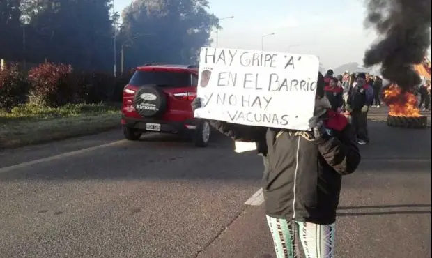 Vecinos de La Plata cortaron Ruta 2 por faltante de vacunas contra la Gripe A
