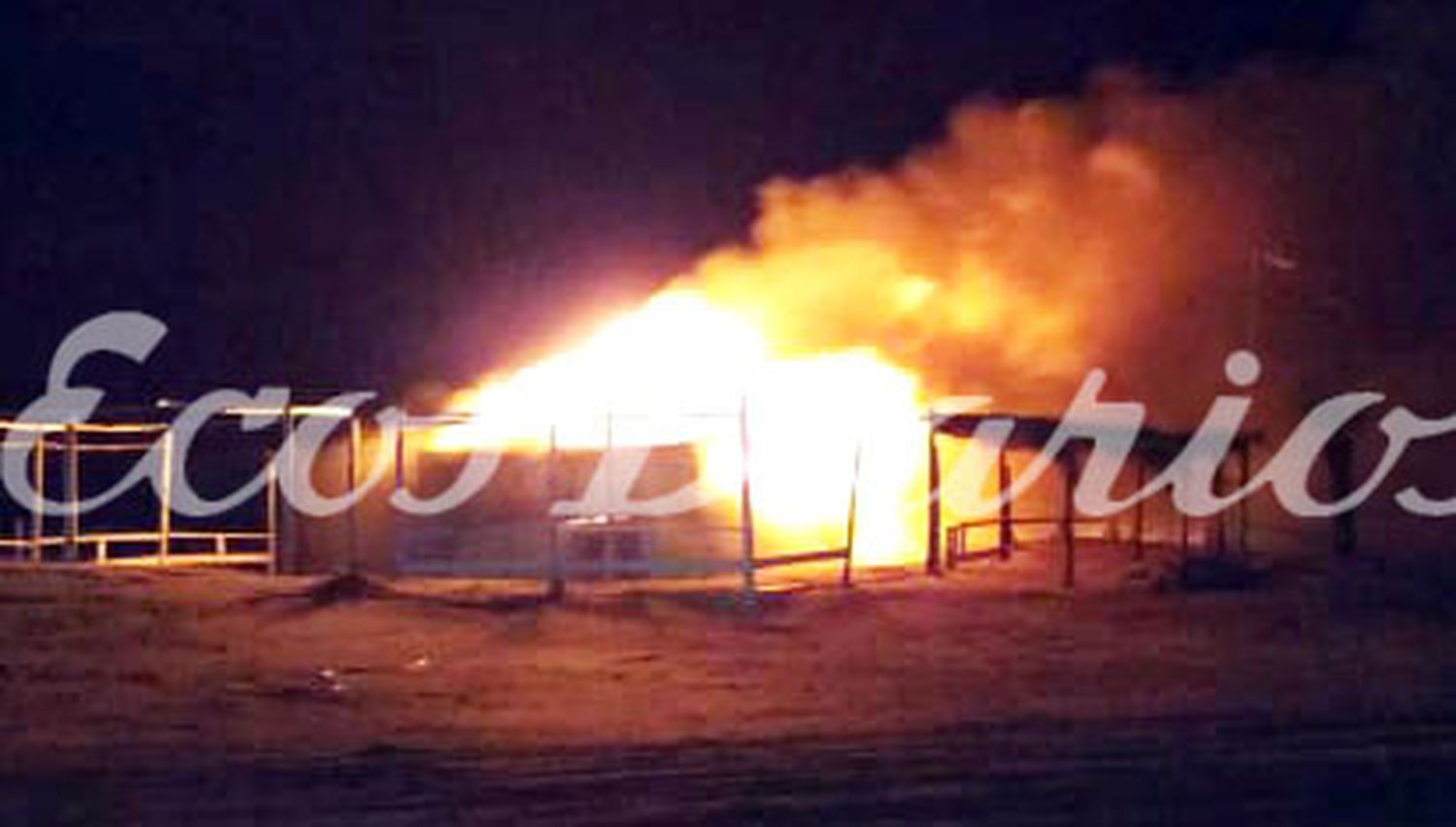Un incendio arrasó con un parador de la playa