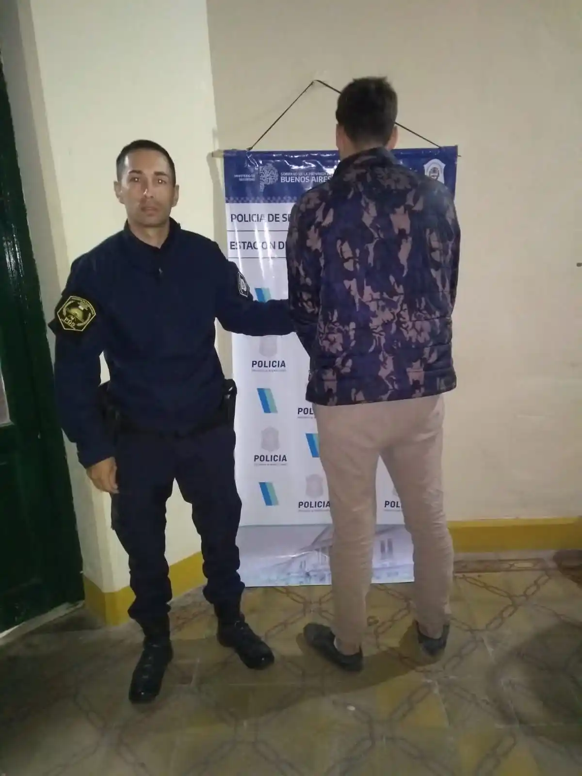 Violencia familiar: un masculino aprehendido por desobediencia en calle Arrebillaga