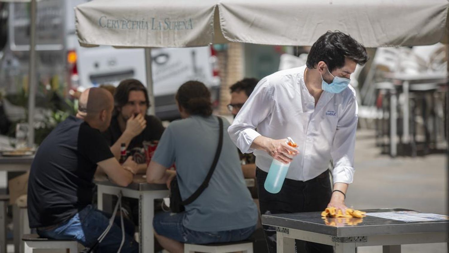 Sólo los vacunados podrían ingresar a bares y restaurantes en Buenos Aires