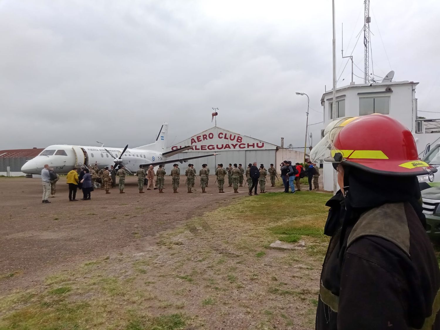 Los Bomberos asistieron la llegada de un funcionario nacional al Aeroclub Gualeguaychú