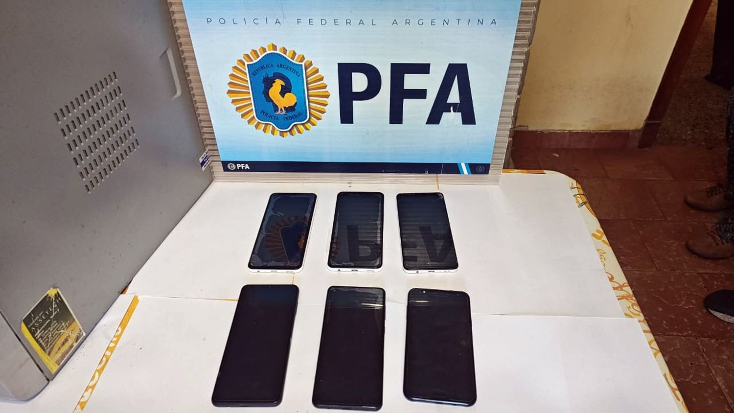 Pericias en los teléfonos incautados se llevan a cabo para obtener más información
