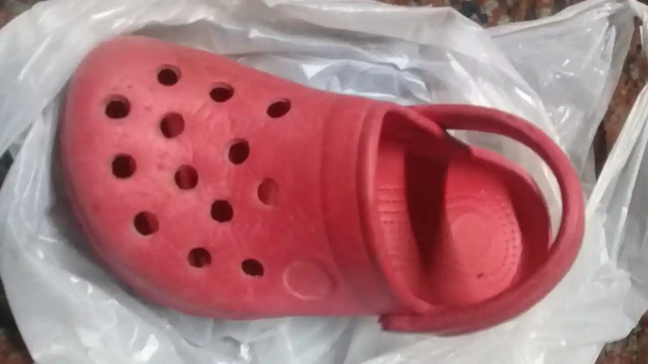 Encontraron unas crocs