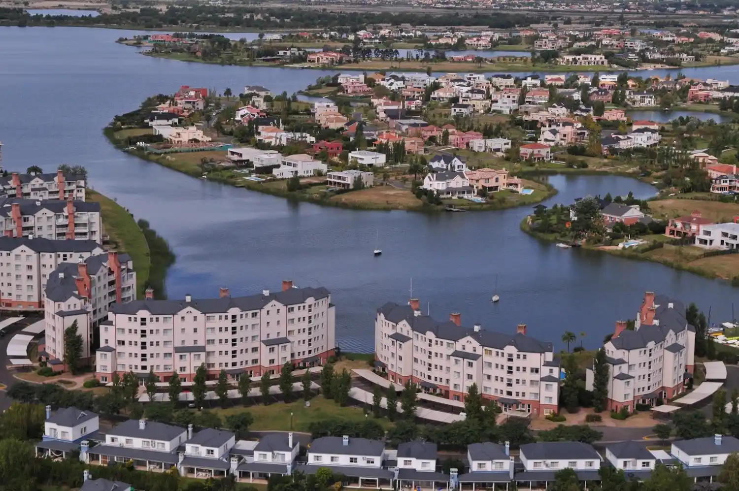 Qué tener en cuenta al alquilar en Nordelta: expensas, servicios y accesos