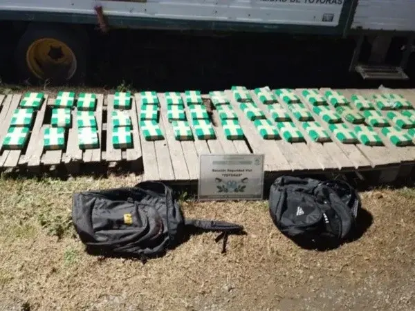 Detuvieron a un camionero que transportaba 52 kilos de cocaína en Totoras