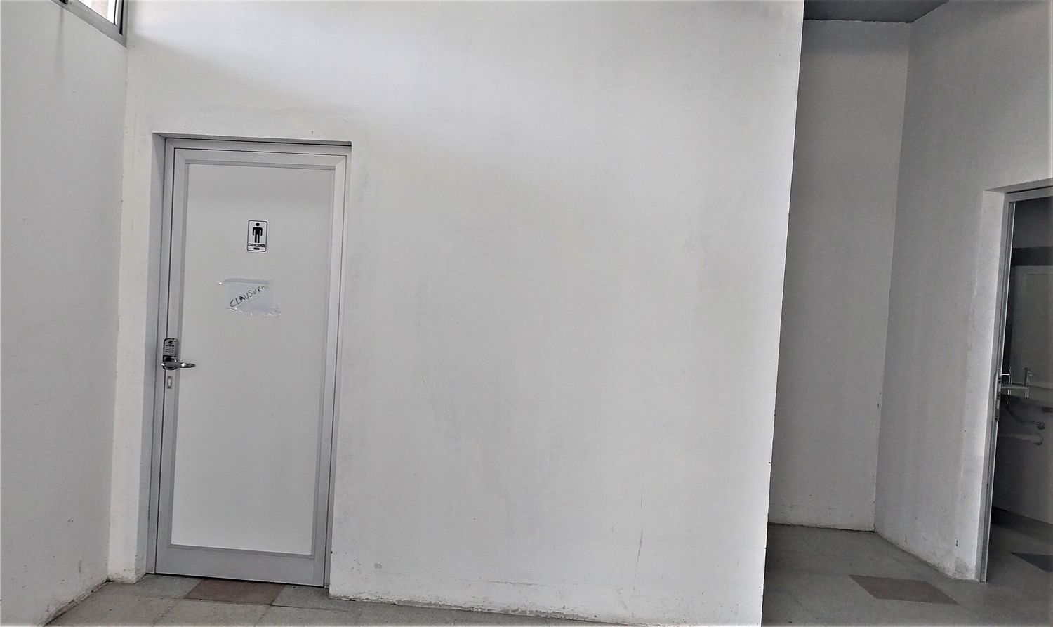 Nueva Terminal, viejos problemas: se tapó el baño de hombres y lo clausuraron