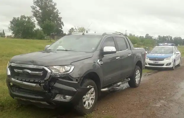 Una camioneta chocó a un auto en la ruta 14