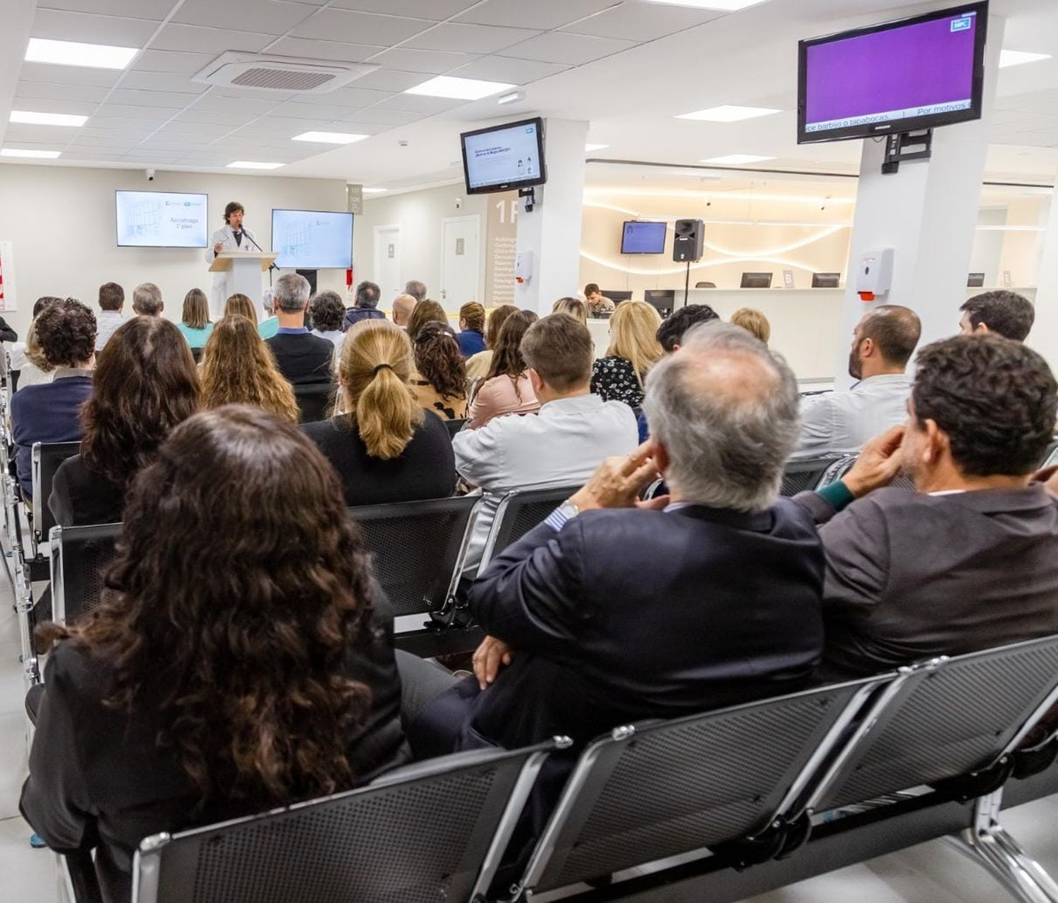 Este nuevo sector cuenta con 24 consultorios para brindar atención ambulatoria en más de 10 especialidades.