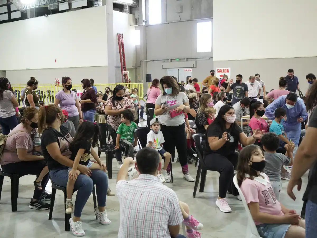 Habilitan primera dosis sin turno previo para menores de 17 años en Córdoba