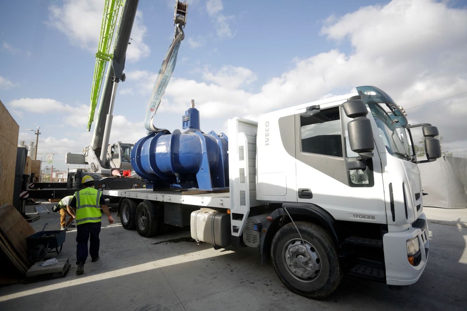 AySA comenzó el montaje de 16 bombas para el avance del Sistema Riachuelo: La obra impactará en el conurbano