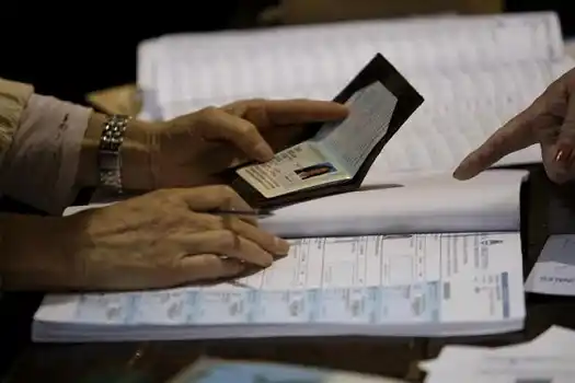Candidatos, teléfono: recuerden siempre que la que los pone y los saca es la gente