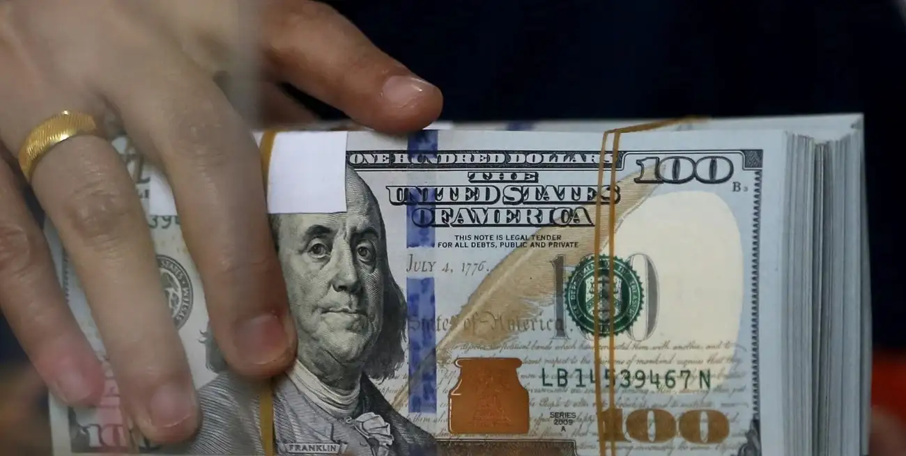 En los bancos hubo cierres dispares con spreads de hasta $115. Crédito: Reuters