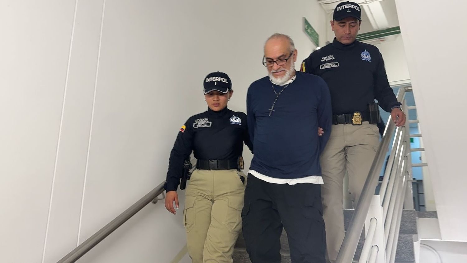 ATRAPAN al llegar a COLOMBIA a sujeto que tenía 27 años prófugo de la justicia: fue deportado de EE. UU.