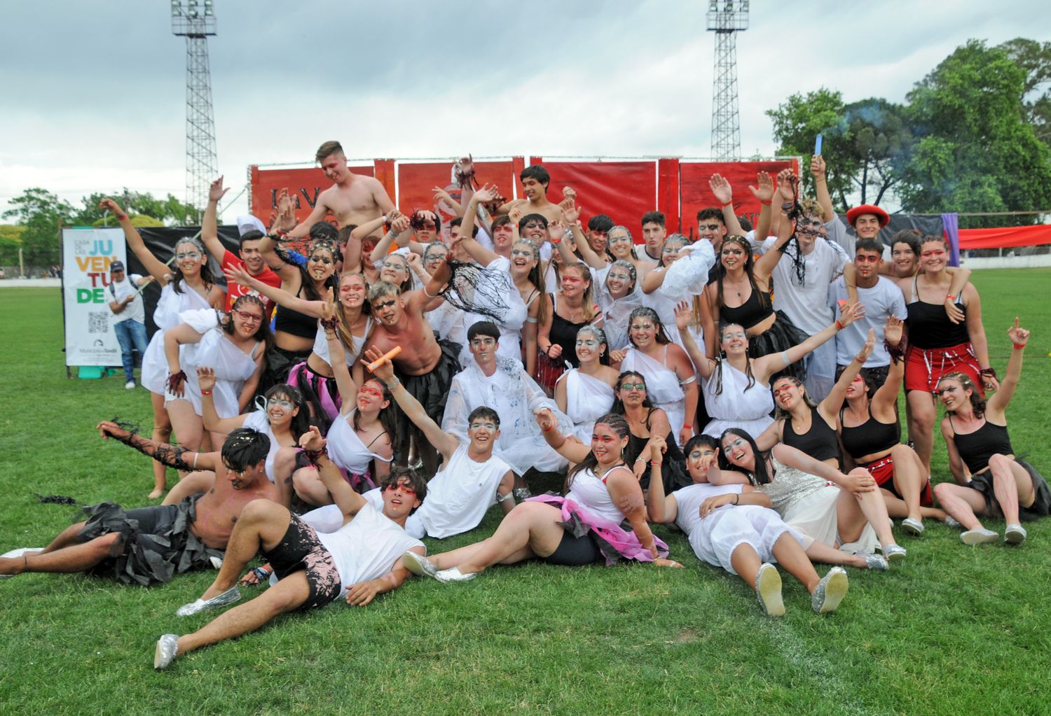 Los Aristeikos de la Escuela Granja, en la Farándula