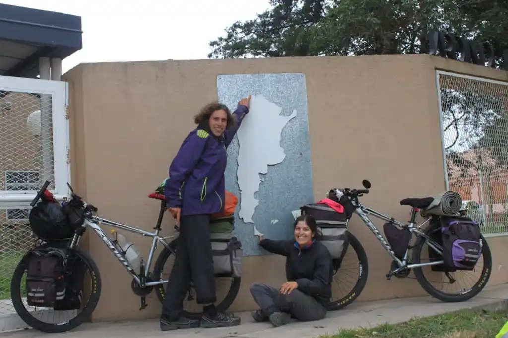 Biciturismo: la asombrosa historia de dos tandilenses que recorrieron el país en bicicleta