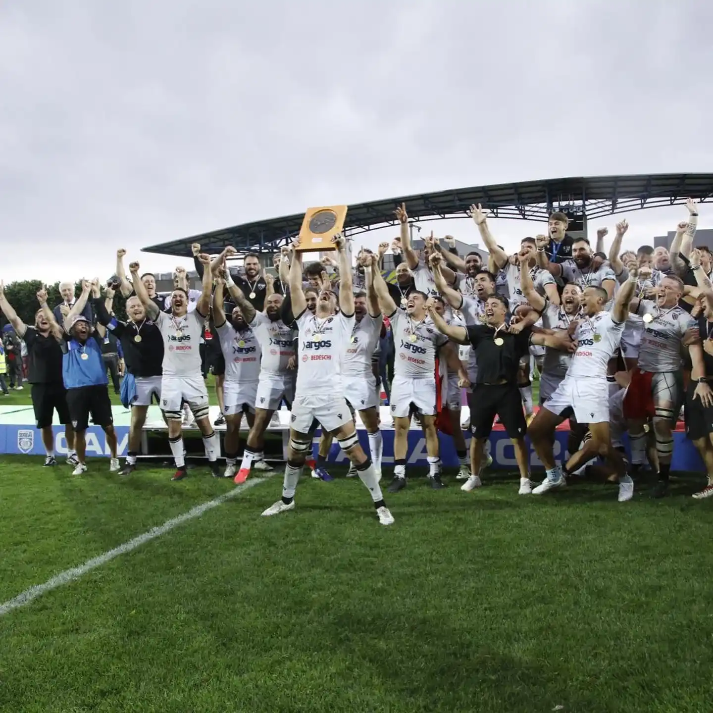 El festejo de los jugadores de Petrarca.