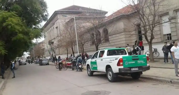 Directora del Normal confirmó que ya no hay clases de apoyo y explicó la situación