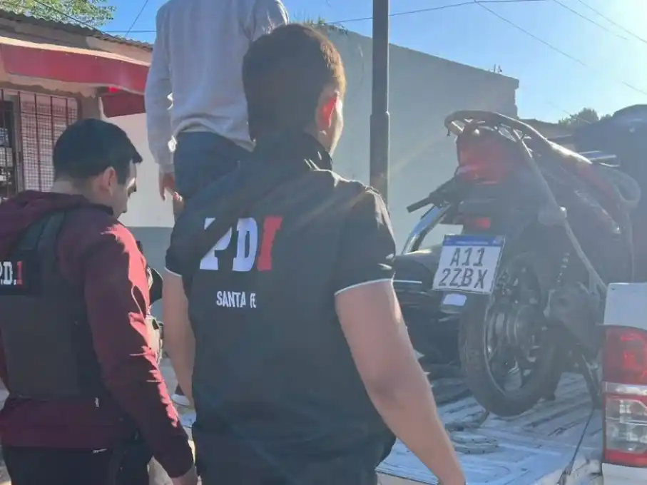 Allanamientos por robo de motos en barrio Coronel Dorrego.