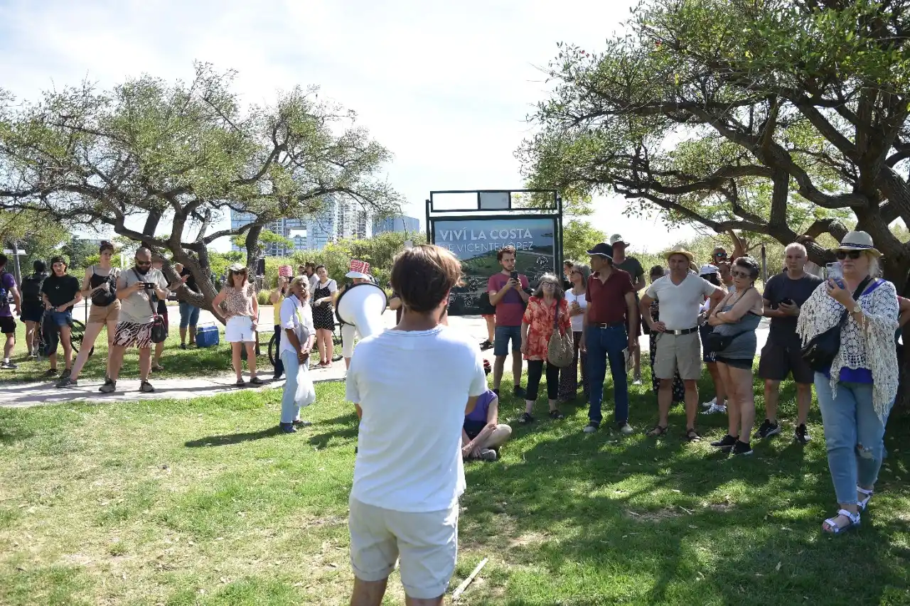 Vecinos rechazan un puente de cemento sobre un humedal de Vicente López: "No queremos otro Costa Salguero"