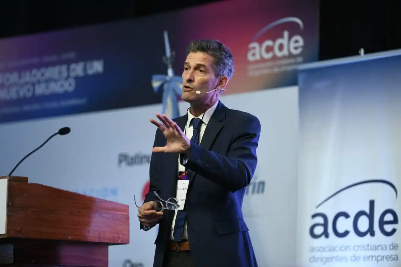 Mariano Asla en el Encuentro Anual de ACDE 2025, con una reflexión sobre liderazgo, tecnología y esperanza.