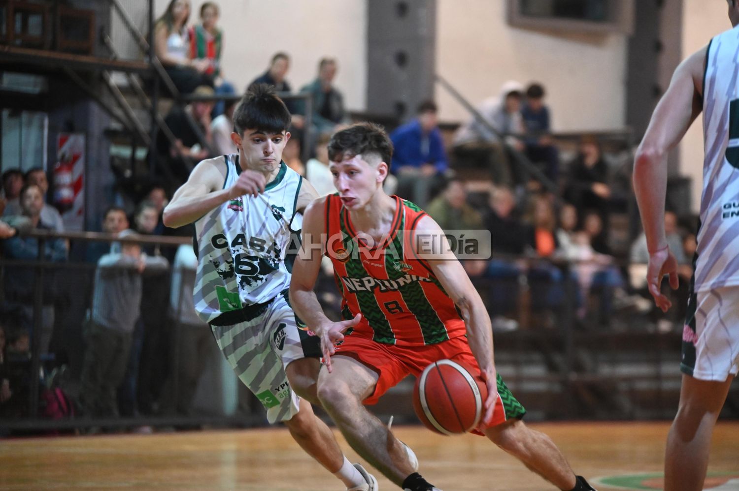 Santino Luca, con una descomunal, lideró el goleo de Neptunia, que dio la nota y le quitó el invicto a BH (crédito: MR Fotografía).