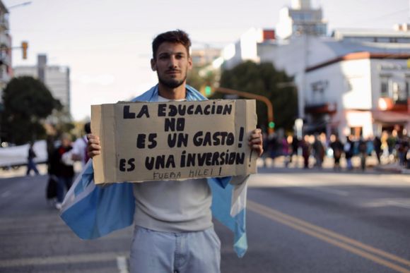 Gremios docentes convocaron a un paro nacional de 24 horas para el jueves
