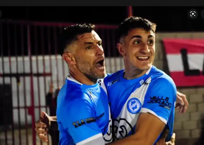 Cierren todo: El video del tremendo golazo olímpico y sobre la hora de Lucas Licht para Villa San Carlos en la Primera B