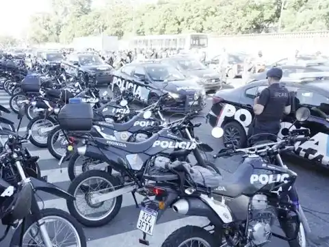 Uniformados en pie de reclamo: el salario y el desgaste psicológico en el centro del conflicto policial en Santa Fe