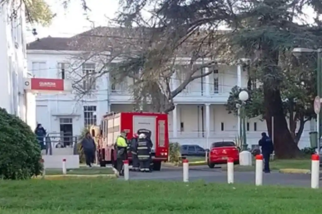 Trabajan Bomberos en el lugar