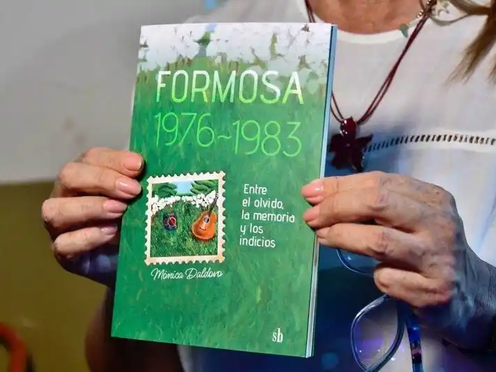 Daldovo presentó su libro en el que plasma
peculiaridades que tuvo la dictadura en Formosa