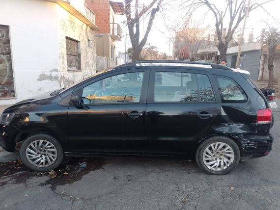 Dos autos chocaron en la esquina de Las Heras y 14 de Julio